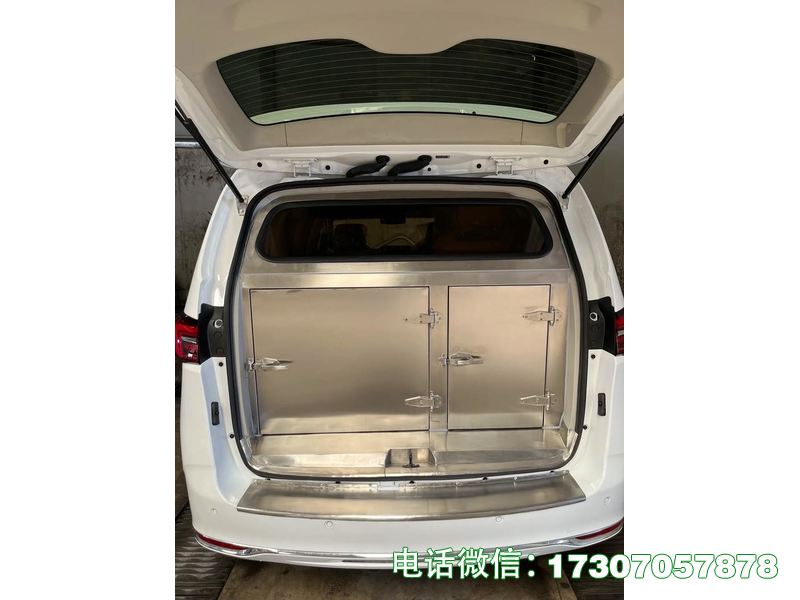 遗体运输冷藏车是殡葬专用遗体冷藏转运车辆，采用冷藏专用底盘打造，配备高效制冷系统和密封保温车厢，制冷快速、保温性强，卫生防腐、防漏防污，运行稳定、操作便捷，适配各类遗体冷藏转运场景，符合行业标准与卫生规范，可长效保持遗体新鲜。