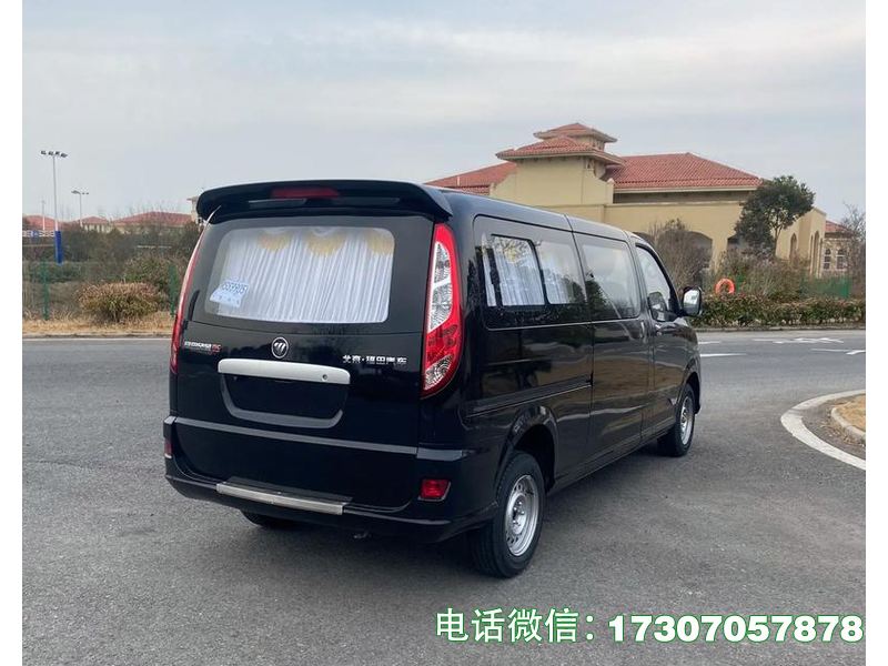 殡葬冷藏转运车是殡葬专用冷藏遗体转运核心车辆，采用专用冷藏底盘打造，配备高效制冷系统和密封保温车厢，制冷稳定、保温性好，卫生防腐、防漏防污，运行可靠、操作便捷，适配各类殡葬冷藏遗体转运场景，包括遗体长途冷藏转运、短期冷藏转运，符合殡葬行业标准与卫生规范，可长效保持遗体新鲜度，避免转运过程中遗体变质，兼顾庄重性与实用性，满足殡葬服务机构各类冷藏转运需求。